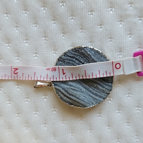 EUC Geode Pendant - Picture 4 of 7